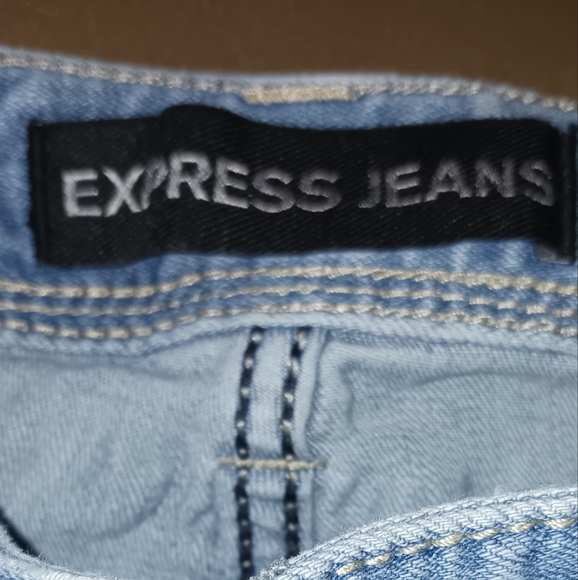 Women's Express jean capris - Picture 6 of 7